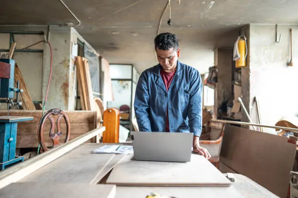 Home renovation budget planning with construction cost estimates
