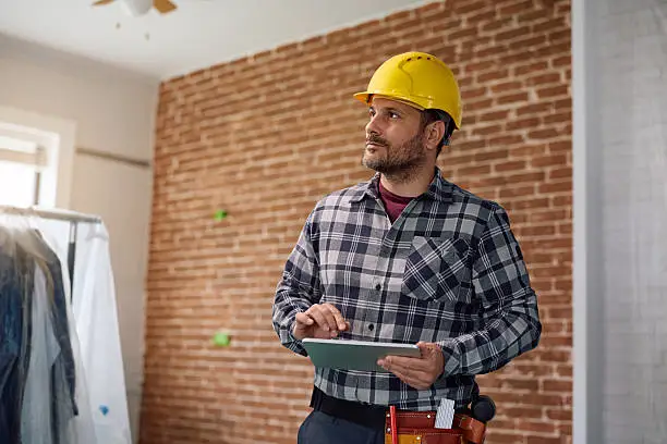 In-house vs outsourced construction estimating for contractors